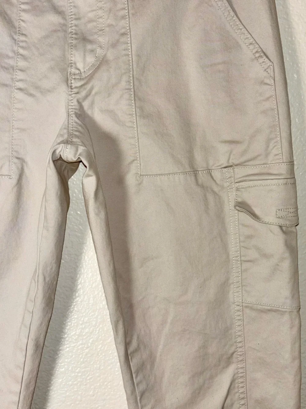 Columbia Women's Utility Pants Straight leg Cargo Pocket Size 10 cream/beige